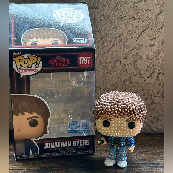 Funko Pop! Jonathan Byers Action Figure - Multicolor - Picture 2 of 2